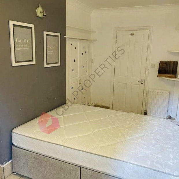 Studio Flat, Castle Street, CB3