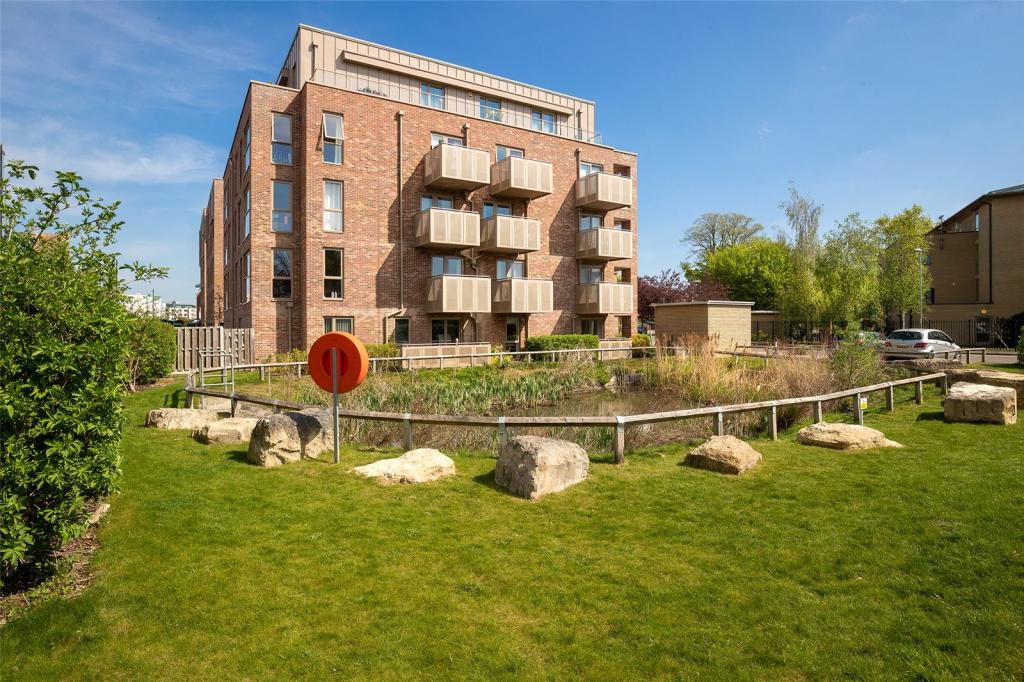 2 bed flat in central cambridge
