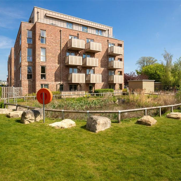 2 bed flat in central cambridge