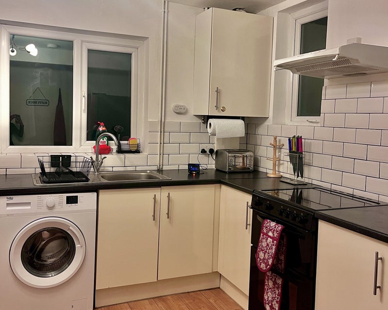 Double Room available in Milton Road, CB4