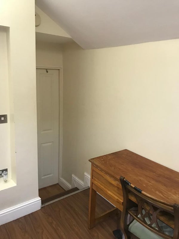 Room in a Shared House, Ross St