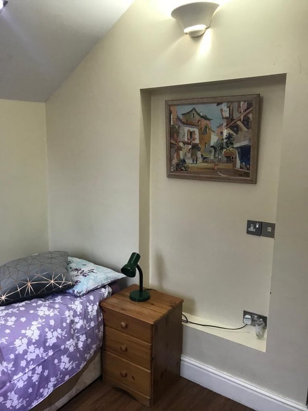 Room in a Shared House, Ross St