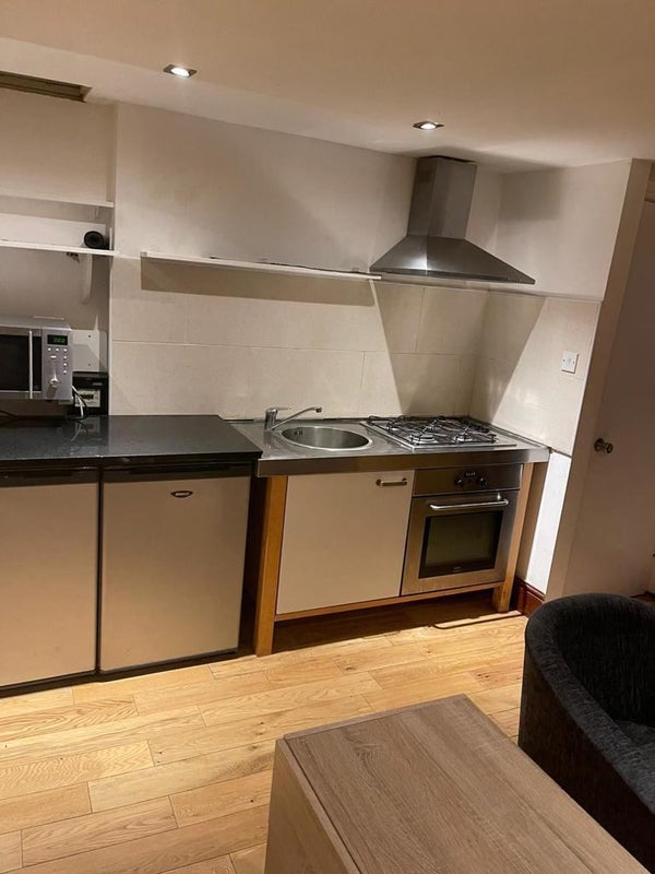Studio Flat available at Romsey Area