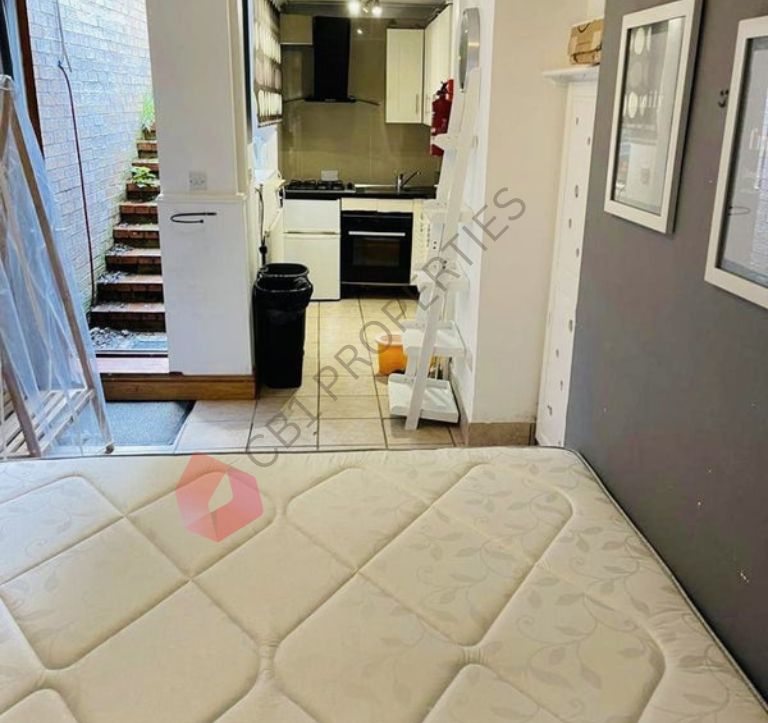 Studio Flat, Castle Street, CB3
