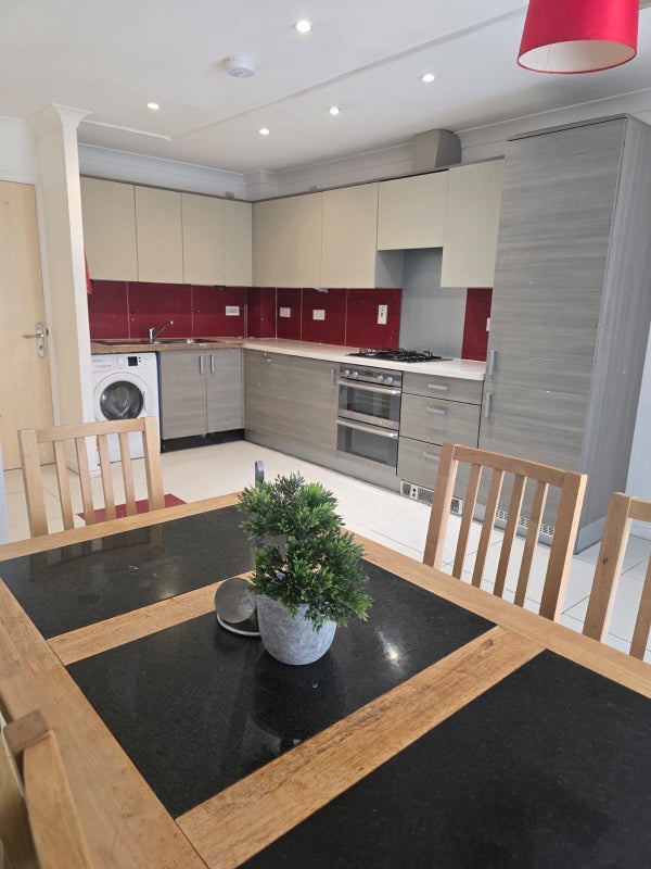 Double Room available in CB4