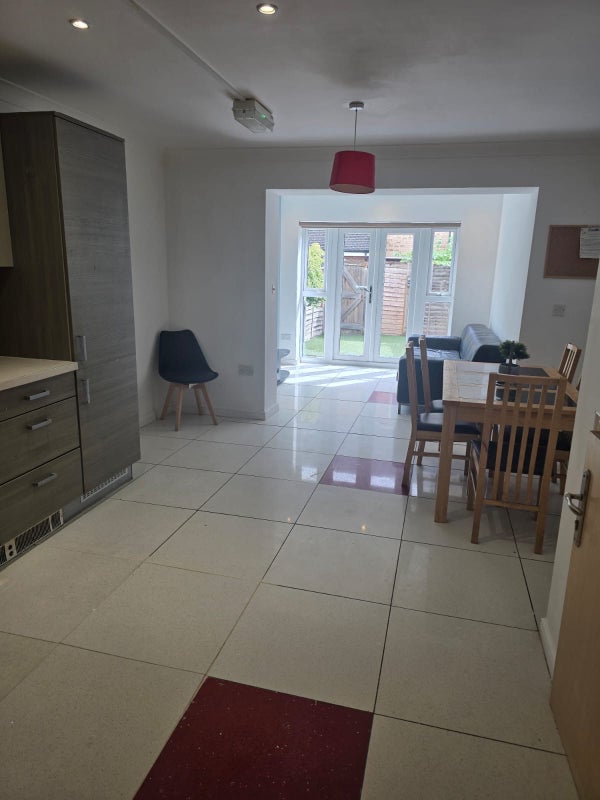 Double Room available in CB4