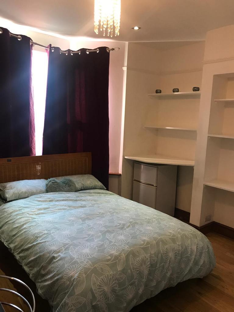 Room in a Shared House, Mill Road