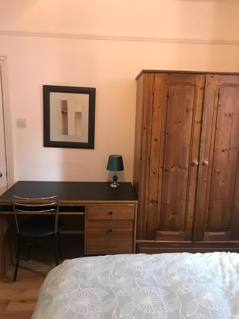 Room in a Shared House, Mill Road
