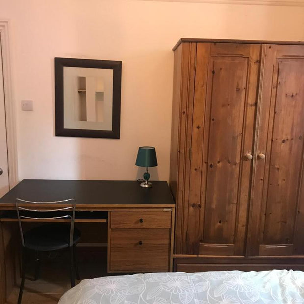 Room in a Shared House, Mill Road
