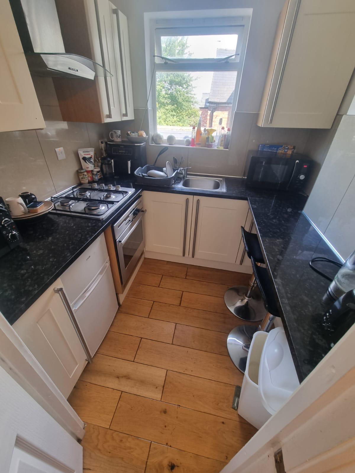 Room in a Shared House, Ross St