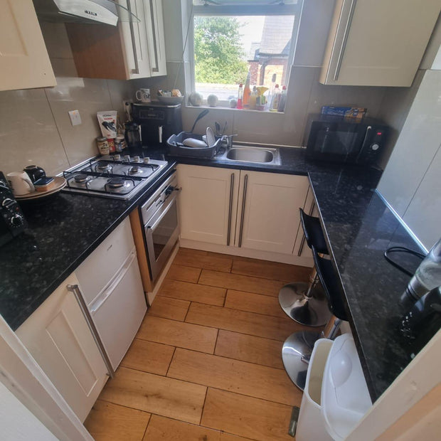 Room in a Shared House, Ross St