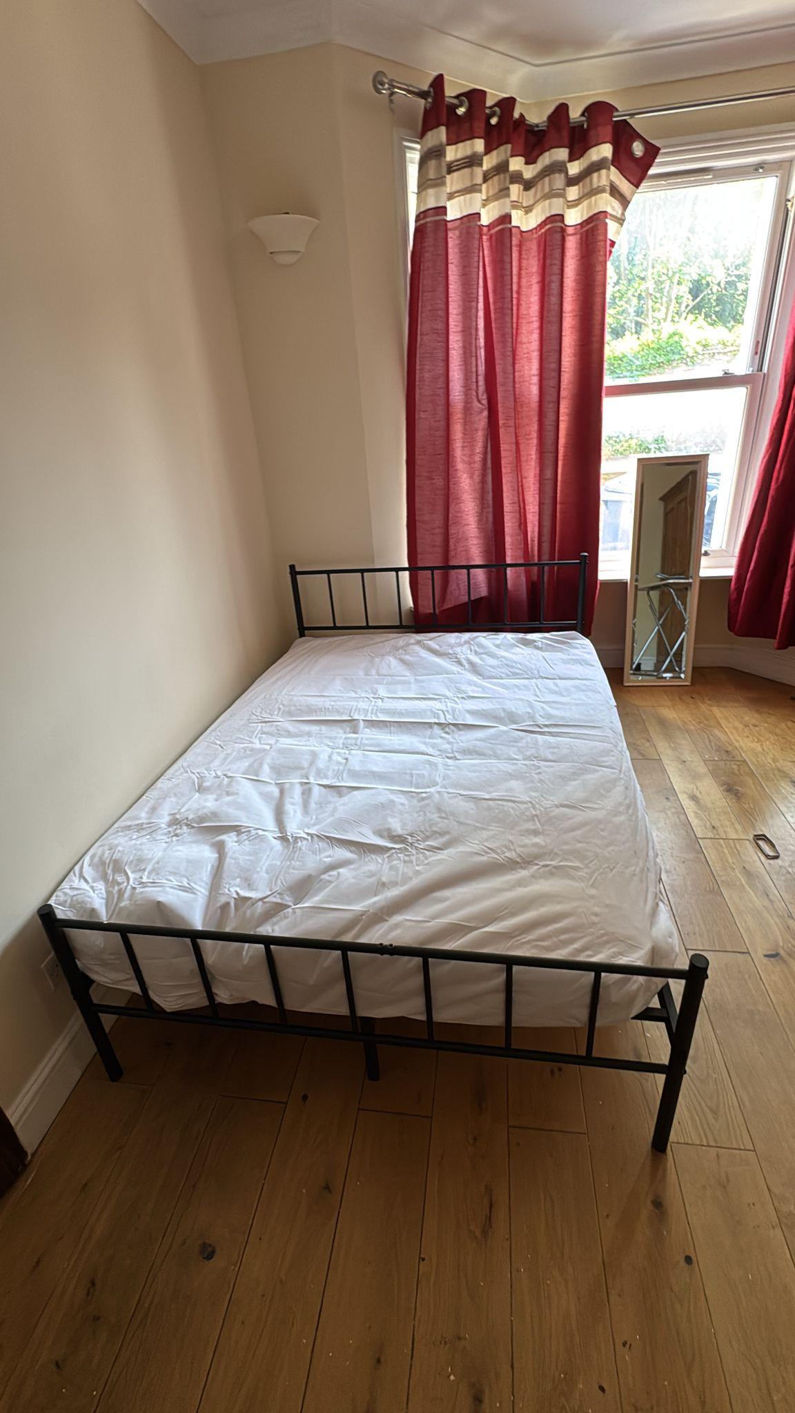 Large Double Room available in Romsey