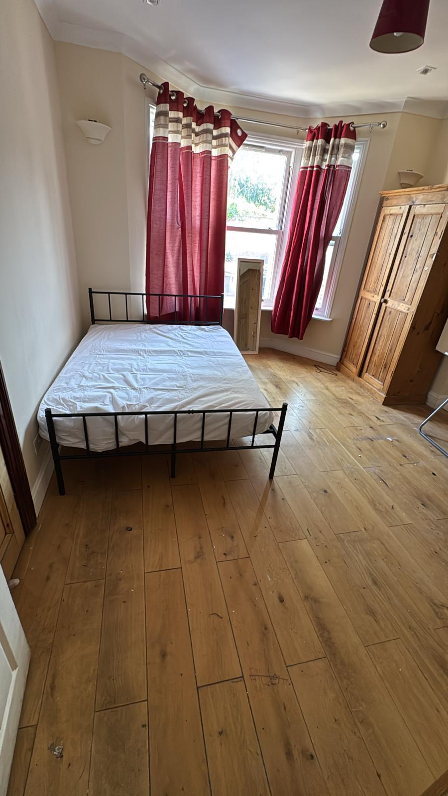 Large Double Room available in Romsey