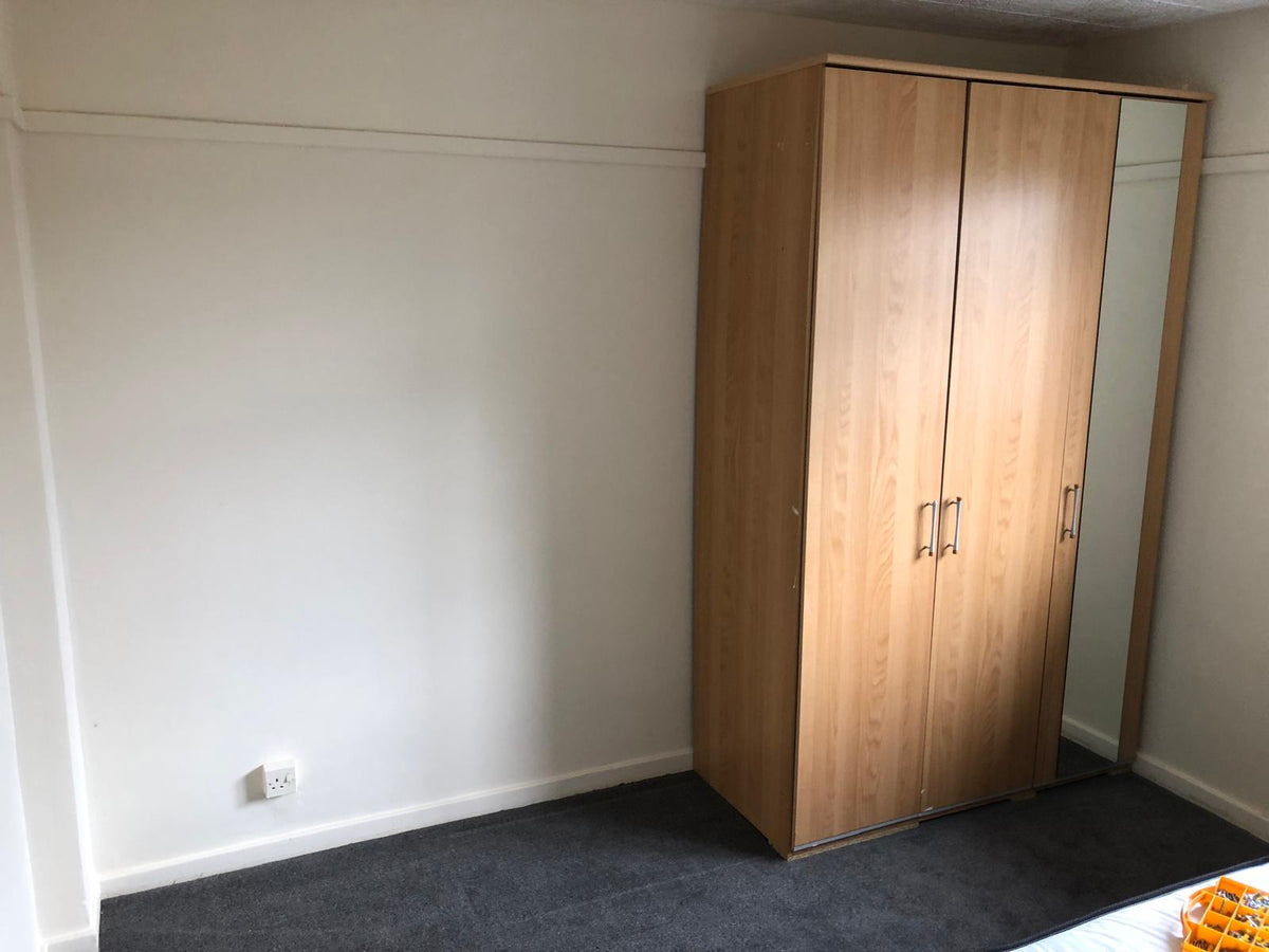 One Bedroom Flat, CB5