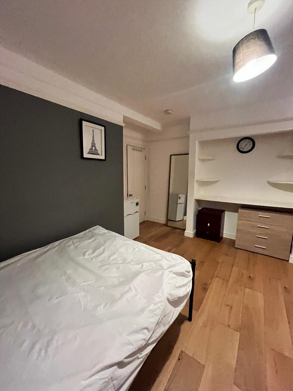 Rooms in a Shared House, York St