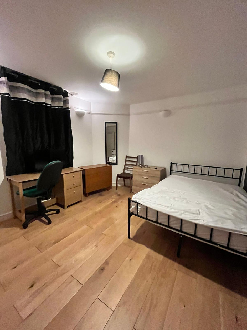 Rooms in a Shared House, York St