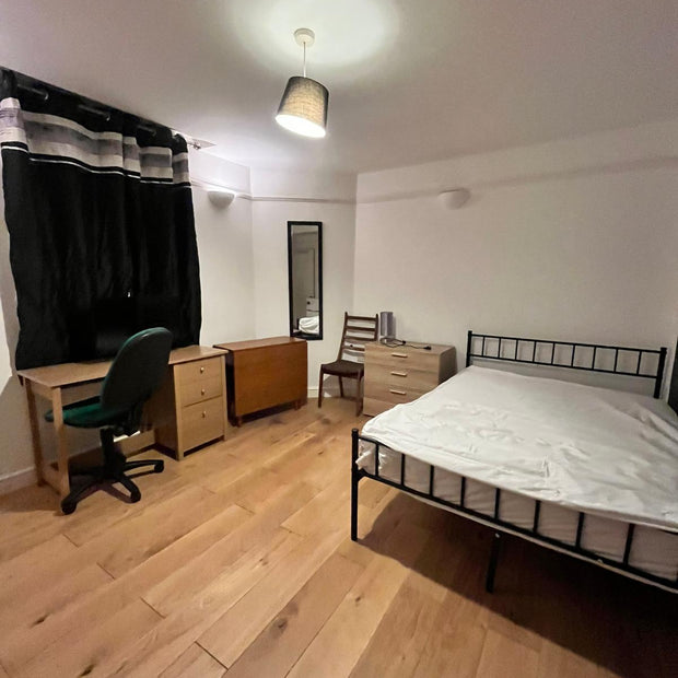 Rooms in a Shared House, York St
